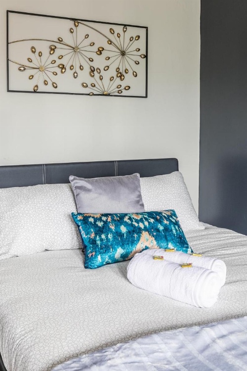 Upscale Studio - Boutique Apartment - PRIME Walk Location! image 7